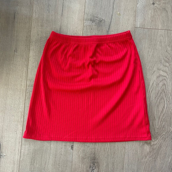 PrettyLittleThing Red Ribbed Skirt Small - Picture 1 of 3